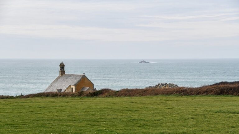 Découvrez le charme du gîte dans le Finistère : le Domaine de Kerantroad