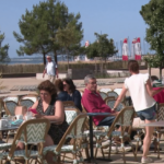 Vacances d'été : les juillettistes déjà sur le départ
          Pour de nombreux touristes, les vacances d'été ont déjà commencé, vendredi 28 juin. Une aubaine pour de nombreux commerçants, notamment en bord de mer, où la saison est cruciale.