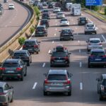 Départs en vacances d'été : Bison futé voit rouge partout en France samedi, dans le sens des départs
          La circulation s'annonce "dense sur la plupart des grands itinéraires en direction du Nord-Ouest, du Sud et au départ de la région francilienne", précise Bison futé.