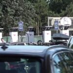 Départs en vacances : les premiers voyageurs prennent la route
          Les premiers départs en vacances ont lieu, vendredi 5 juillet. Entre tensions politiques et météo morose, la pause estivale était attendue de tous.