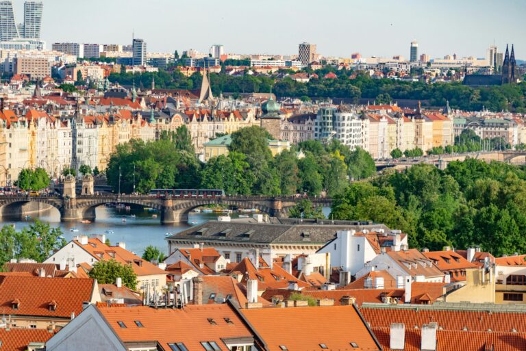 Prague à travers ses cafés historiques : un voyage dans le temps entre littérature, politique et art